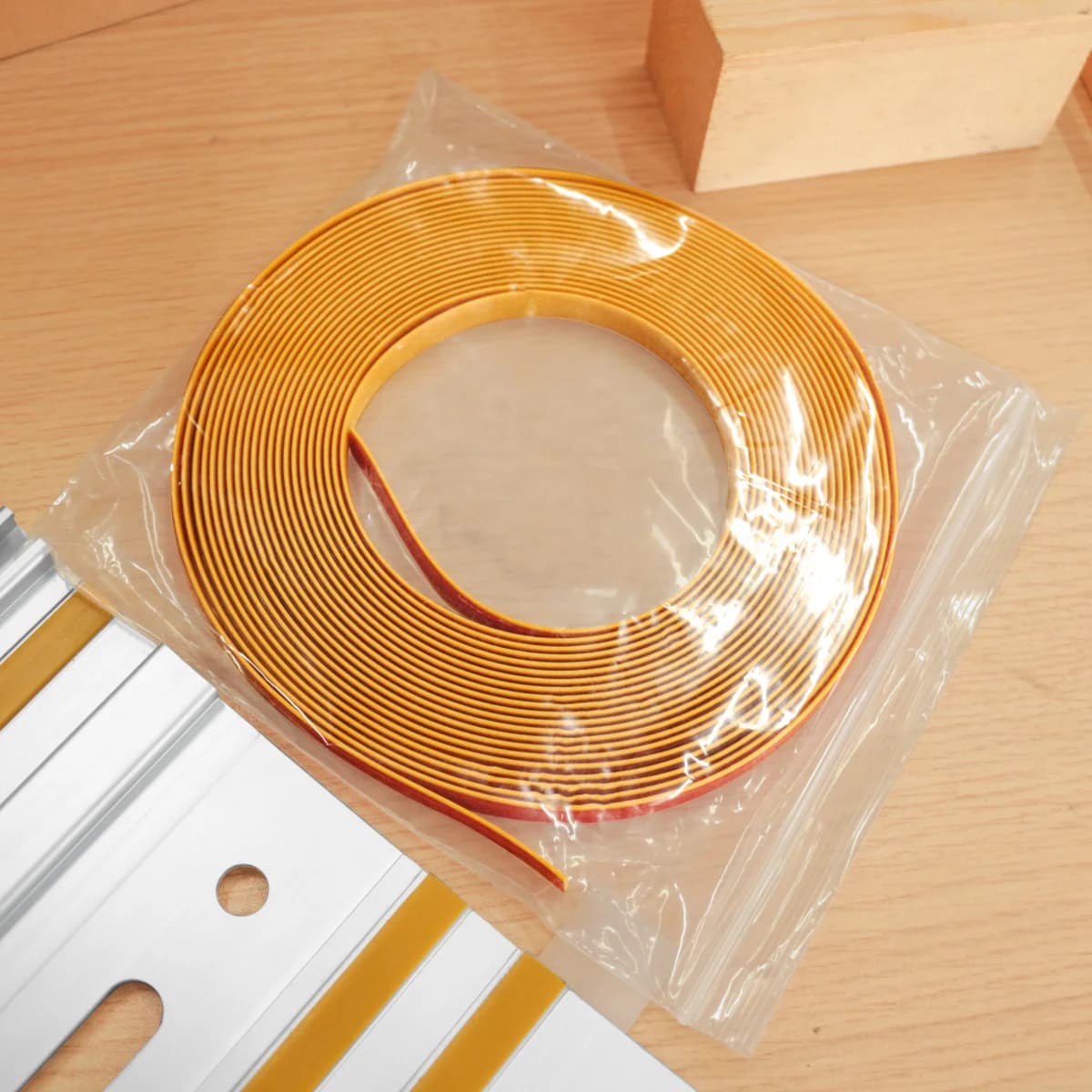 Tira Protectora Antivirutas Transparente de 10mm, Rollo de 4/8m